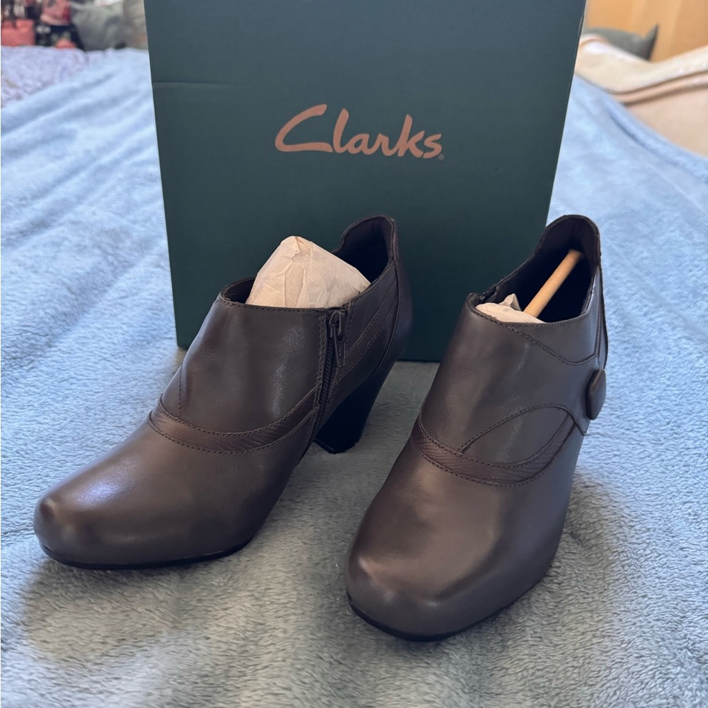 Clarks Shooties Booties NWT - New in Box Gray